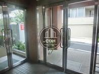 左手は地下専用入り口