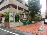 隣接するマンションの敷地