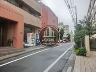マンションビルが建ち並びます