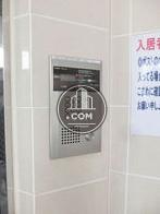 共用エリア内に設置されたオートロックの操作パネル