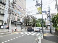 本町四丁目交差点沿い