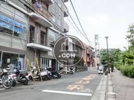 隣接する側道