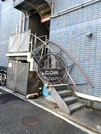 外階段は物件側面にございます