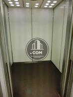 20人乗りの広いエレベーターです