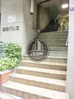 階段仕様の玄関口