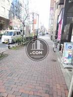 街路樹のある歩道