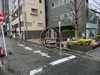 建物の裏道側