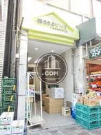 玄関口前