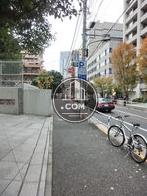隣にサウジアラビア大使館があります