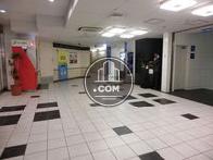 店舗も入った複合ビルです