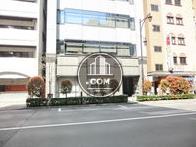 物件前には植栽があります