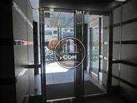 光がたくさん入るエントランス