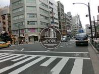 交通量の多い外苑東通りです