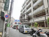 側面通り奥からの景観