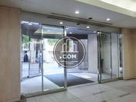 間口の広い正面側の玄関口