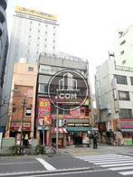 １階２階は店舗です