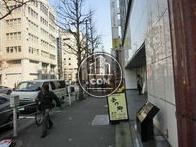 人通りは大変多いです