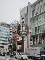 商業ビルが建ち並びます