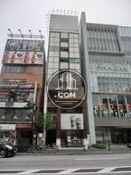 東向きのビル