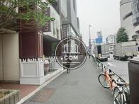 神宮前交差点方面