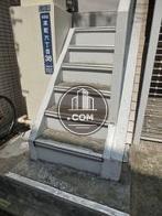 上階へ続く階段です