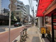 前面歩道も広めです