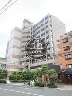 どっしりとした印象の建物