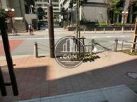 玄関前です