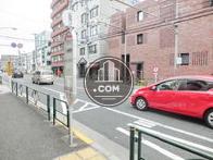 対面側にバス停の本田南町がございます