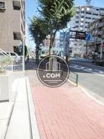 街路樹のある通り