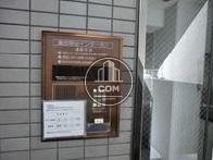 インターホンです。許可がないと扉が開錠しない仕様です