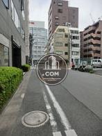 物件脇の小道