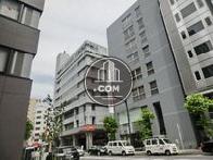 物件正面のビル