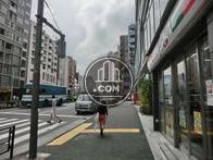 物件前の歩道です