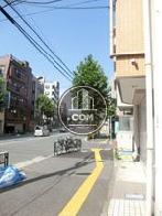 街路樹のある通り