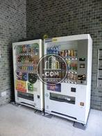 エントランス右側の自動販売機
