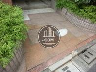 少し段差のある床面