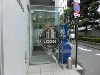 ガラス張りの入り口