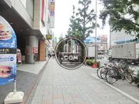 街路樹のある通り