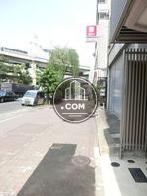 街路樹のある通り