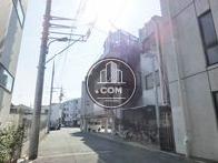背面通り奥からの景観
