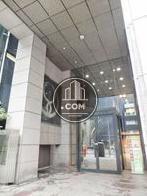 天井の高い玄関口