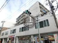 幅広く壁面を構成した安定感のある物件
