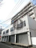 窓枠に丸い加工が施されています