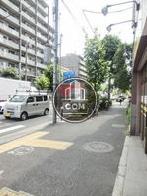 街路樹のある通り