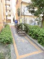 公園側から見た脇道です