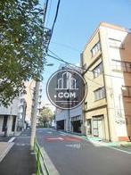 築地駅へ向かう通りです