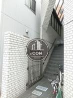 玄関口前