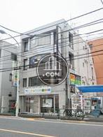 採光の取り込み易い造りのガラス面