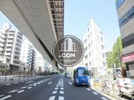 首都高速沿いです